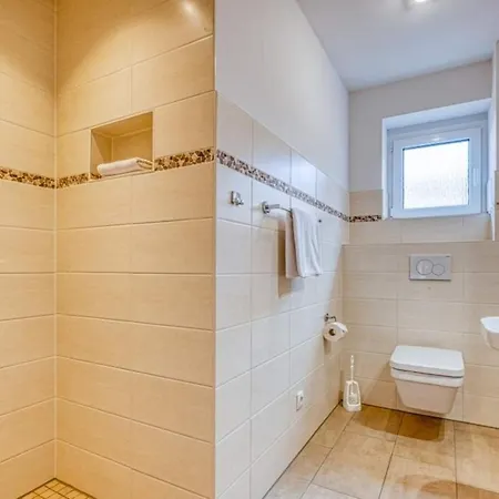 Der Kleine Friese Nyaraló *