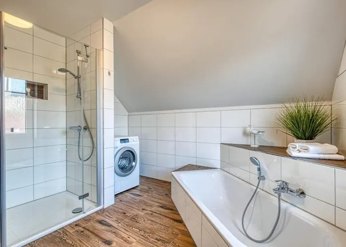 Der Kleine Friese Nyaraló *